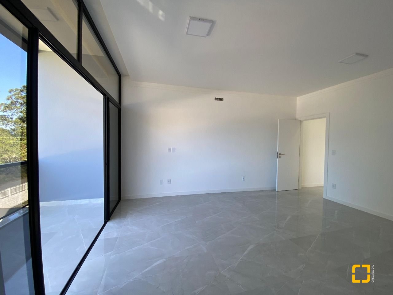 Casa com 300m², 4 quartos (sendo 2 suítes), 2 garagens, no bairro Praia do Sonho (Ens Brito) em Palhoça