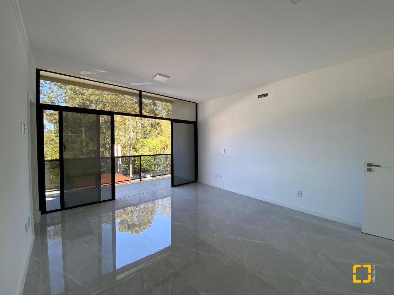 Casa com 300m², 4 quartos (sendo 2 suítes), 2 garagens, no bairro Praia do Sonho (Ens Brito) em Palhoça