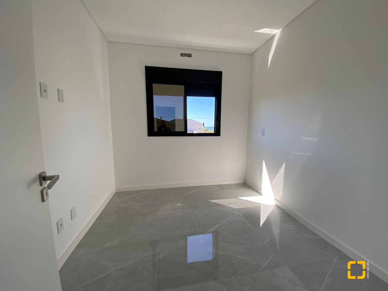 Casa com 300m², 4 quartos (sendo 2 suítes), 2 garagens, no bairro Praia do Sonho (Ens Brito) em Palhoça