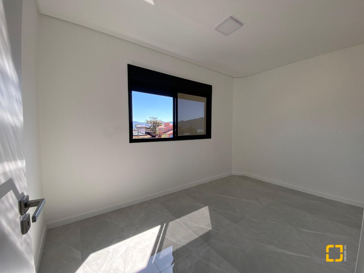 Casa com 300m², 4 quartos (sendo 2 suítes), 2 garagens, no bairro Praia do Sonho (Ens Brito) em Palhoça