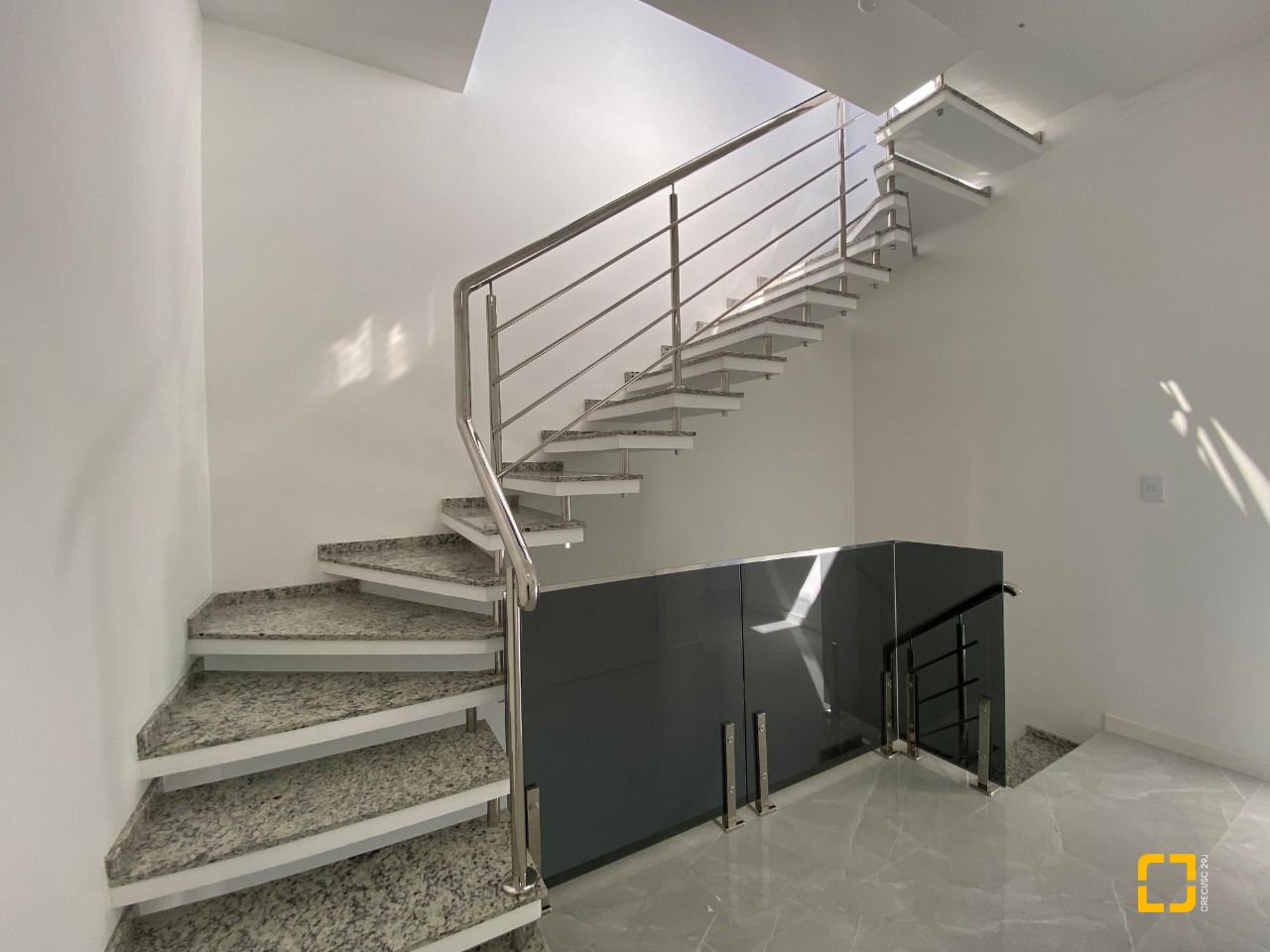 Casa com 300m², 4 quartos (sendo 2 suítes), 2 garagens, no bairro Praia do Sonho (Ens Brito) em Palhoça