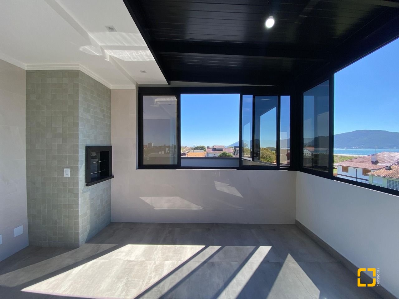 Casa com 300m², 4 quartos (sendo 2 suítes), 2 garagens, no bairro Praia do Sonho (Ens Brito) em Palhoça
