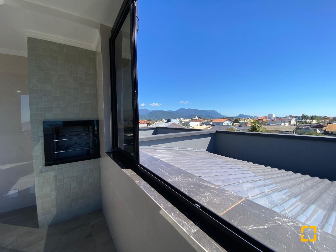 Casa com 300m², 4 quartos (sendo 2 suítes), 2 garagens, no bairro Praia do Sonho (Ens Brito) em Palhoça