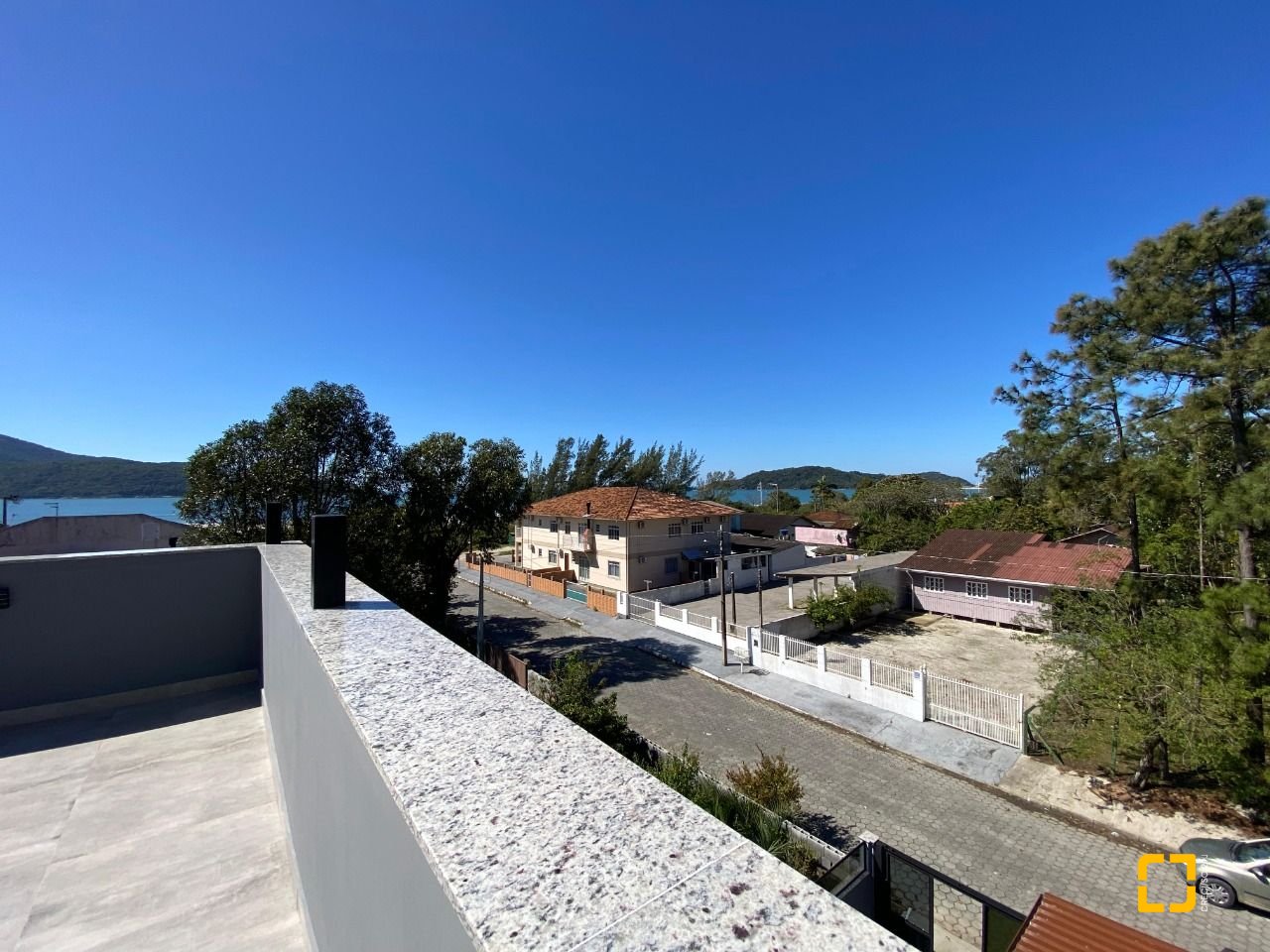 Casa com 300m², 4 quartos (sendo 2 suítes), 2 garagens, no bairro Praia do Sonho (Ens Brito) em Palhoça