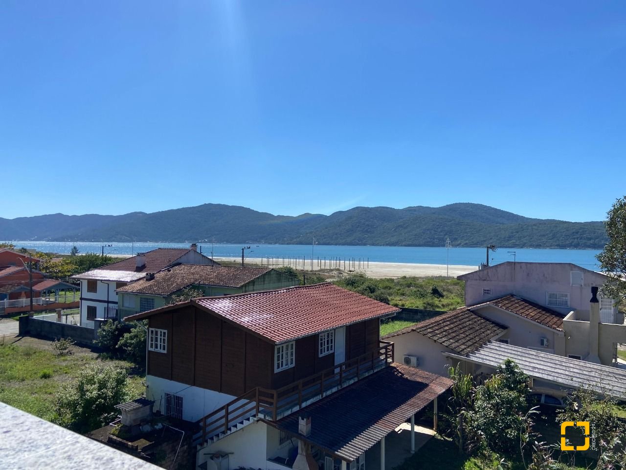 Casa com 300m², 4 quartos (sendo 2 suítes), 2 garagens, no bairro Praia do Sonho (Ens Brito) em Palhoça