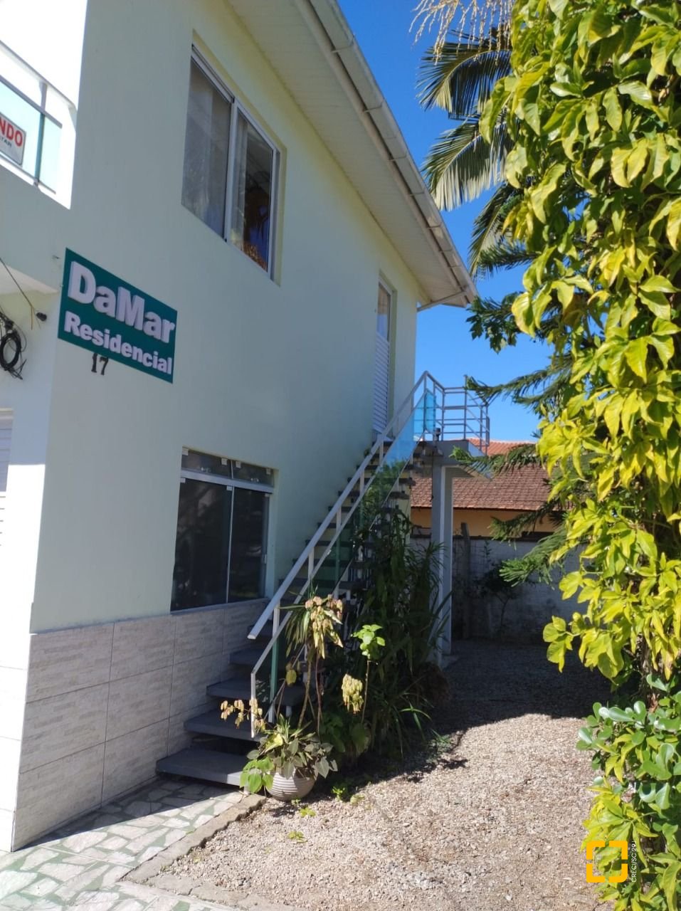 Hotel com 284m², 10 quartos (sendo 1 suíte), 6 garagens, no bairro Canasvieiras em Florianópolis
