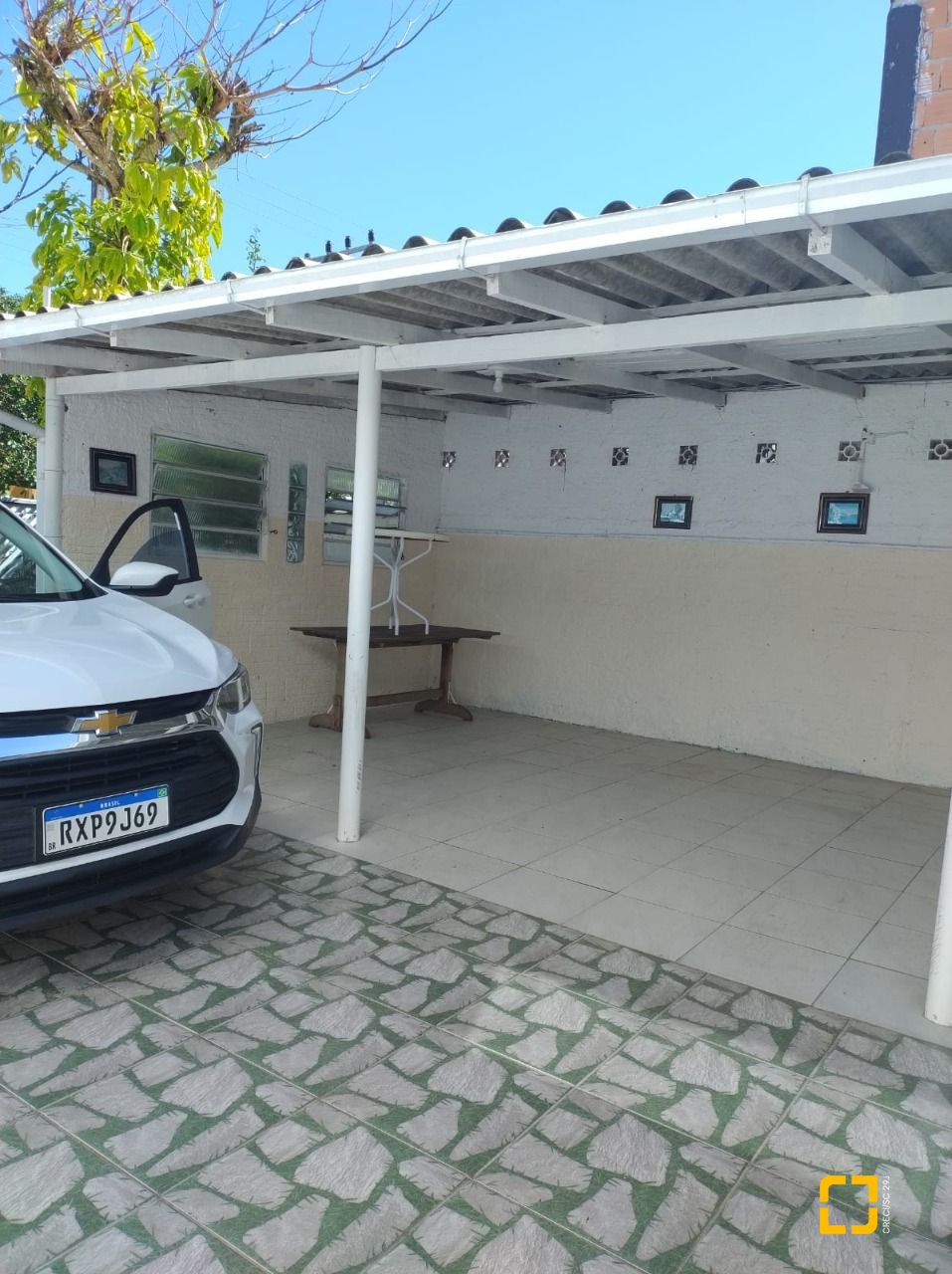 Hotel com 284m², 10 quartos (sendo 1 suíte), 6 garagens, no bairro Canasvieiras em Florianópolis