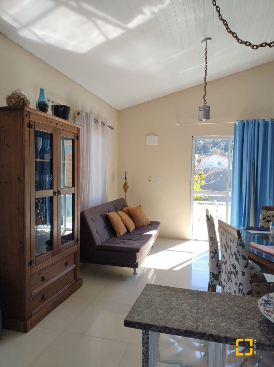 Hotel com 284m², 10 quartos (sendo 1 suíte), 6 garagens, no bairro Canasvieiras em Florianópolis
