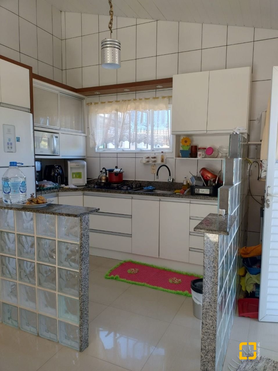 Hotel com 284m², 10 quartos (sendo 1 suíte), 6 garagens, no bairro Canasvieiras em Florianópolis
