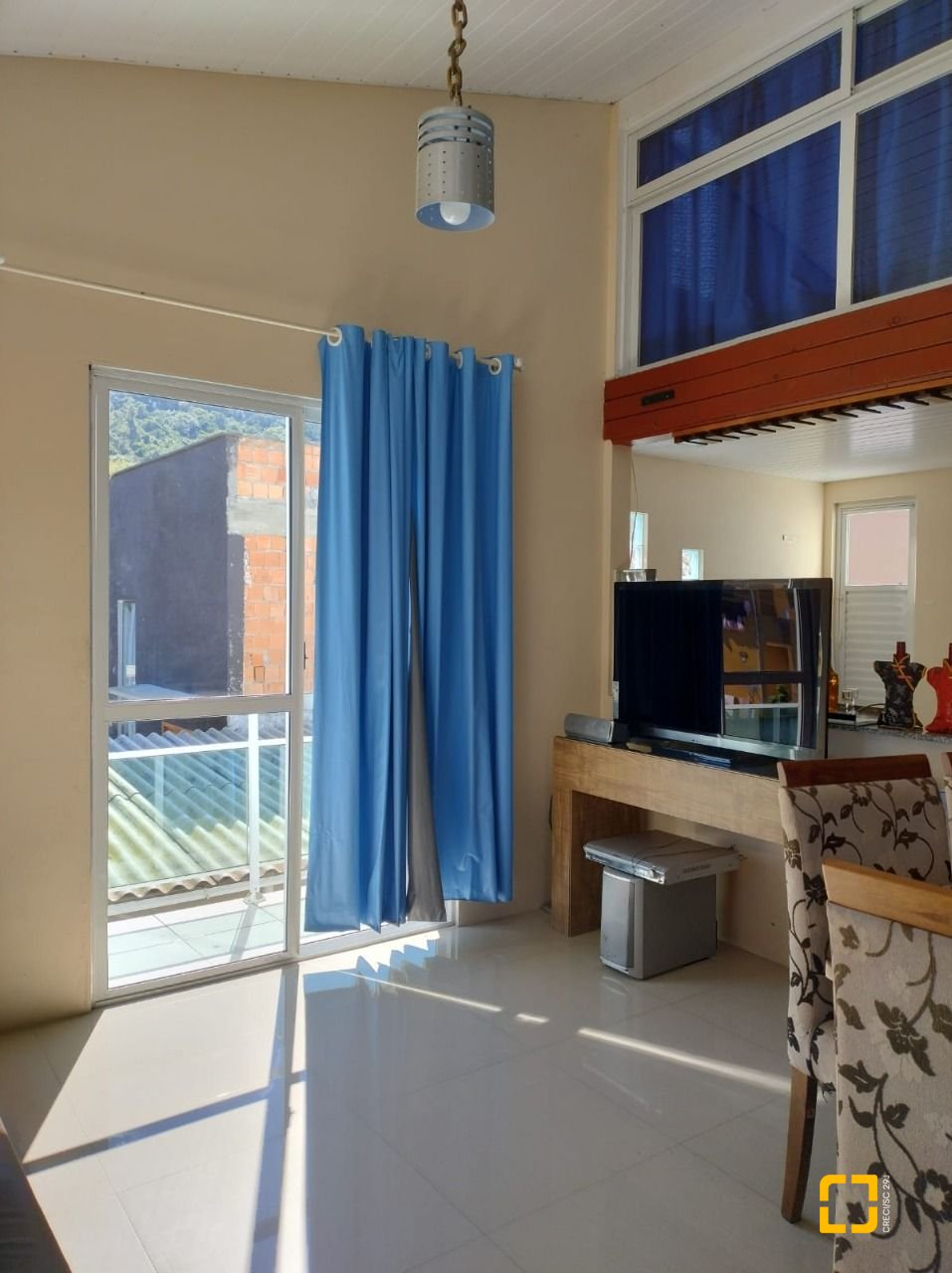 Hotel com 284m², 10 quartos (sendo 1 suíte), 6 garagens, no bairro Canasvieiras em Florianópolis