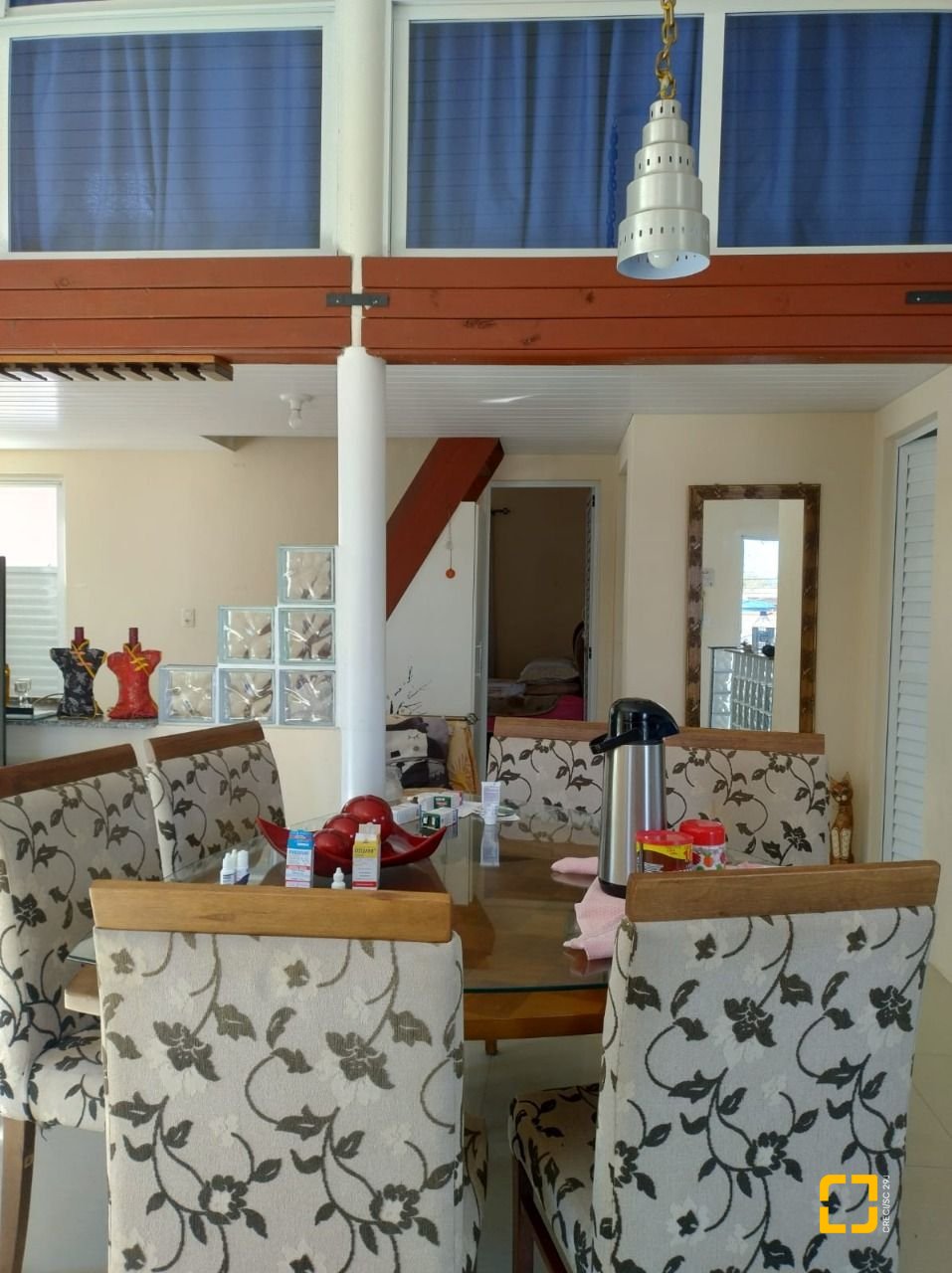 Hotel com 284m², 10 quartos (sendo 1 suíte), 6 garagens, no bairro Canasvieiras em Florianópolis