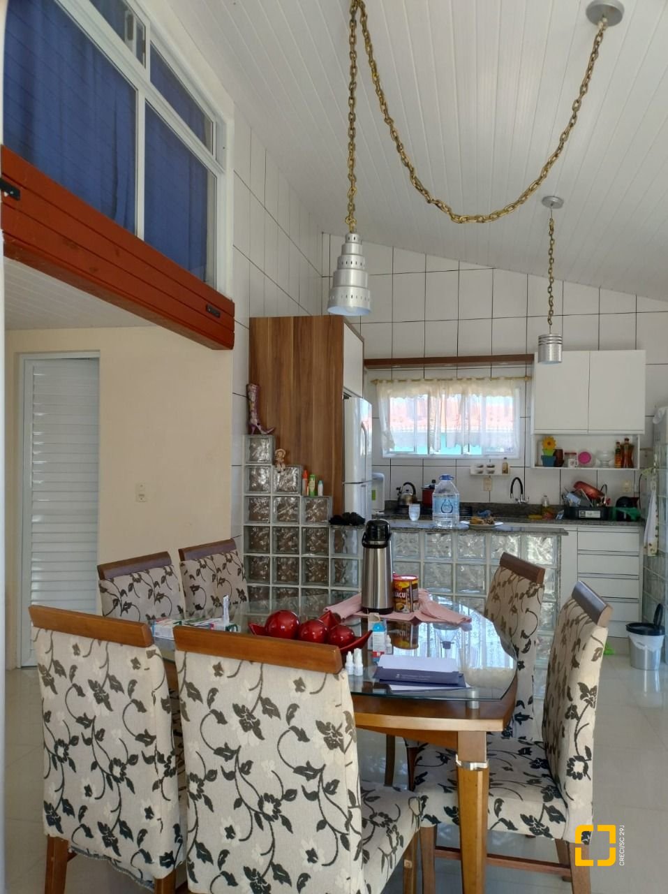 Hotel com 284m², 10 quartos (sendo 1 suíte), 6 garagens, no bairro Canasvieiras em Florianópolis