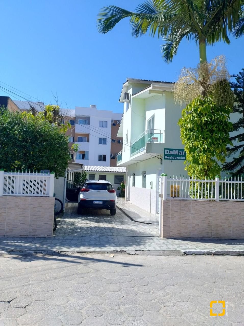 Hotel com 284m², 10 quartos (sendo 1 suíte), 6 garagens, no bairro Canasvieiras em Florianópolis
