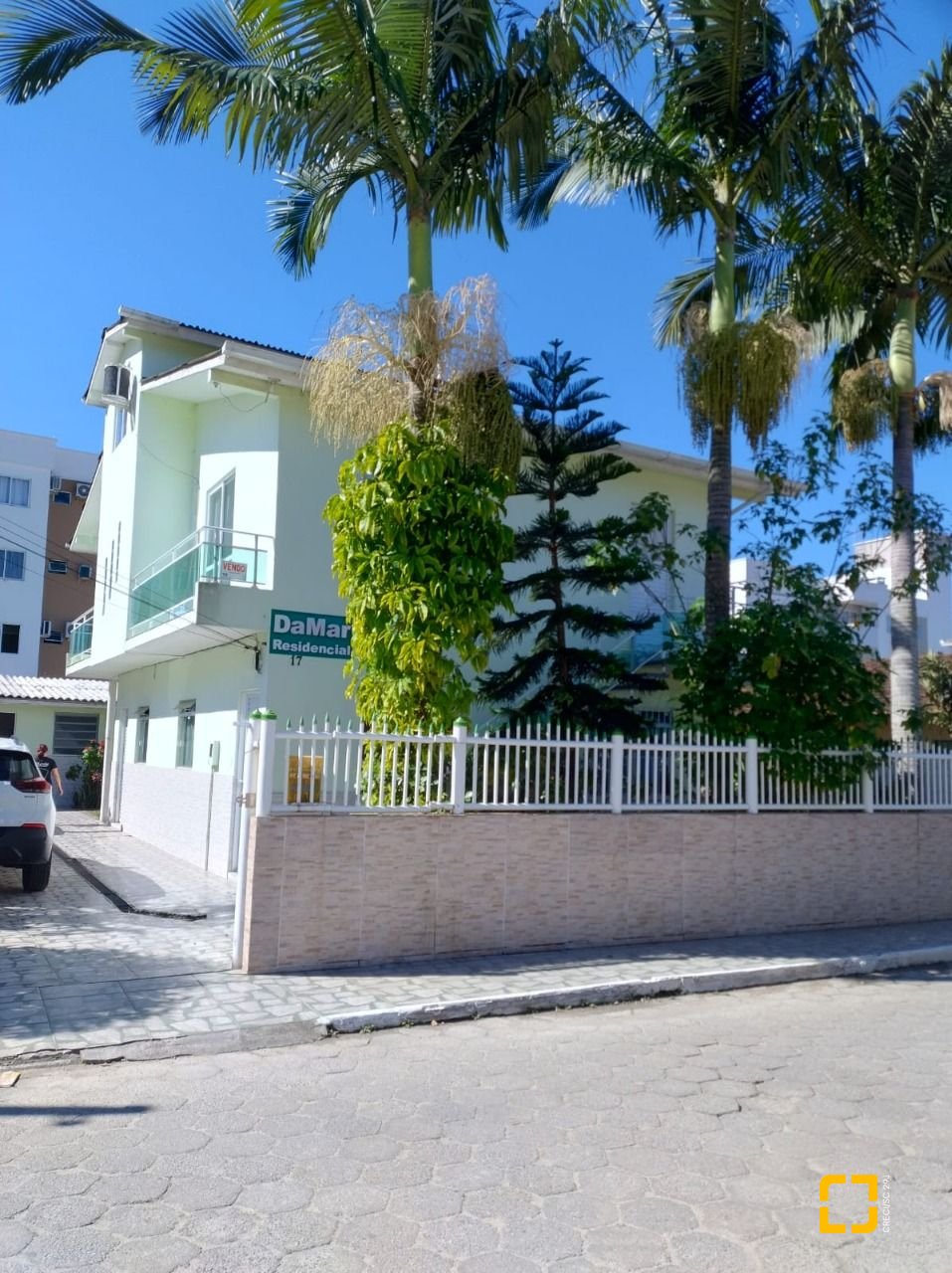 Hotel com 284m², 10 quartos (sendo 1 suíte), 6 garagens, no bairro Canasvieiras em Florianópolis