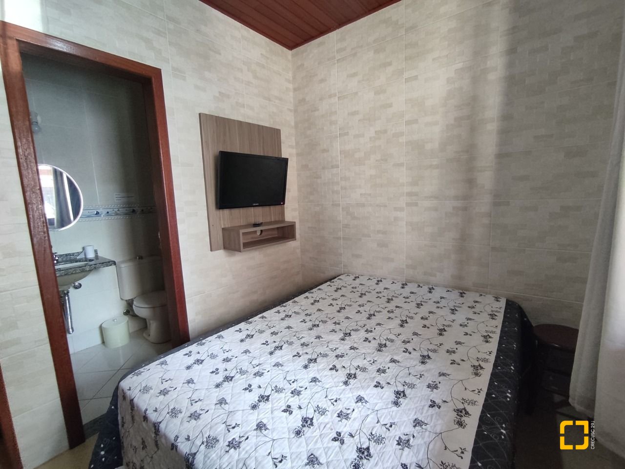 Casa com 279m², 12 quartos (sendo 5 suítes), 4 garagens, no bairro Canasvieiras em Florianópolis