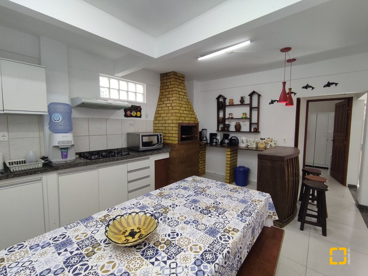 Casa com 279m², 12 quartos (sendo 5 suítes), 4 garagens, no bairro Canasvieiras em Florianópolis