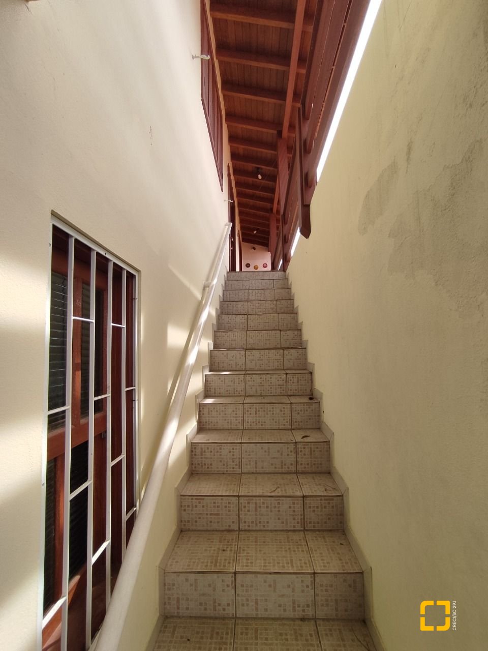 Casa com 279m², 12 quartos (sendo 5 suítes), 4 garagens, no bairro Canasvieiras em Florianópolis