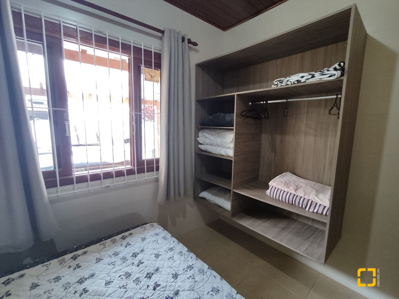 Casa com 279m², 12 quartos (sendo 5 suítes), 4 garagens, no bairro Canasvieiras em Florianópolis