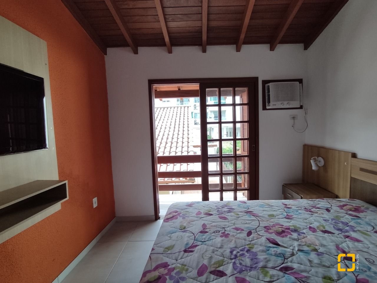 Casa com 279m², 12 quartos (sendo 5 suítes), 4 garagens, no bairro Canasvieiras em Florianópolis
