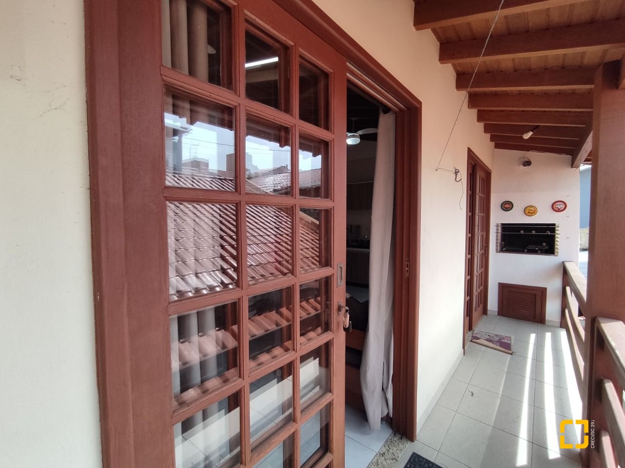 Casa com 279m², 12 quartos (sendo 5 suítes), 4 garagens, no bairro Canasvieiras em Florianópolis