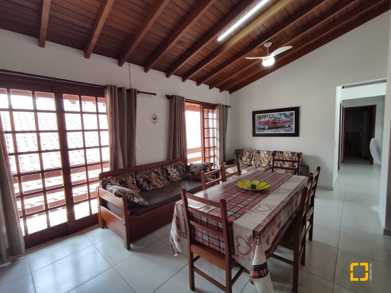 Casa com 279m², 12 quartos (sendo 5 suítes), 4 garagens, no bairro Canasvieiras em Florianópolis
