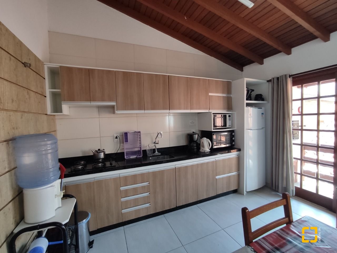 Casa com 279m², 12 quartos (sendo 5 suítes), 4 garagens, no bairro Canasvieiras em Florianópolis