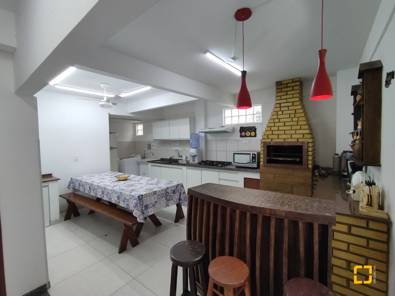 Casa com 279m², 12 quartos (sendo 5 suítes), 4 garagens, no bairro Canasvieiras em Florianópolis