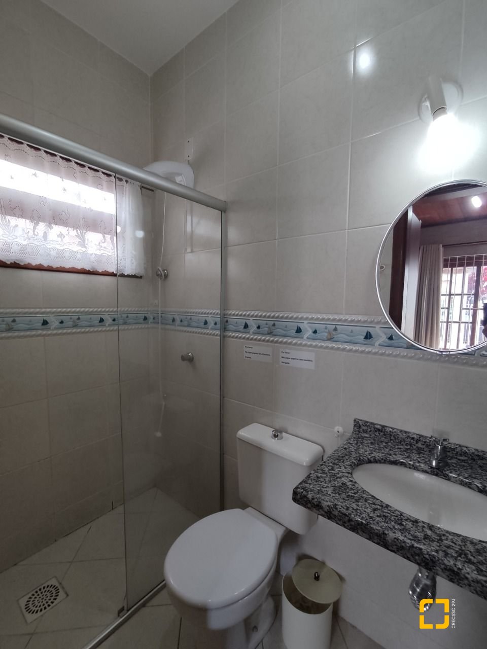 Casa com 279m², 12 quartos (sendo 5 suítes), 4 garagens, no bairro Canasvieiras em Florianópolis