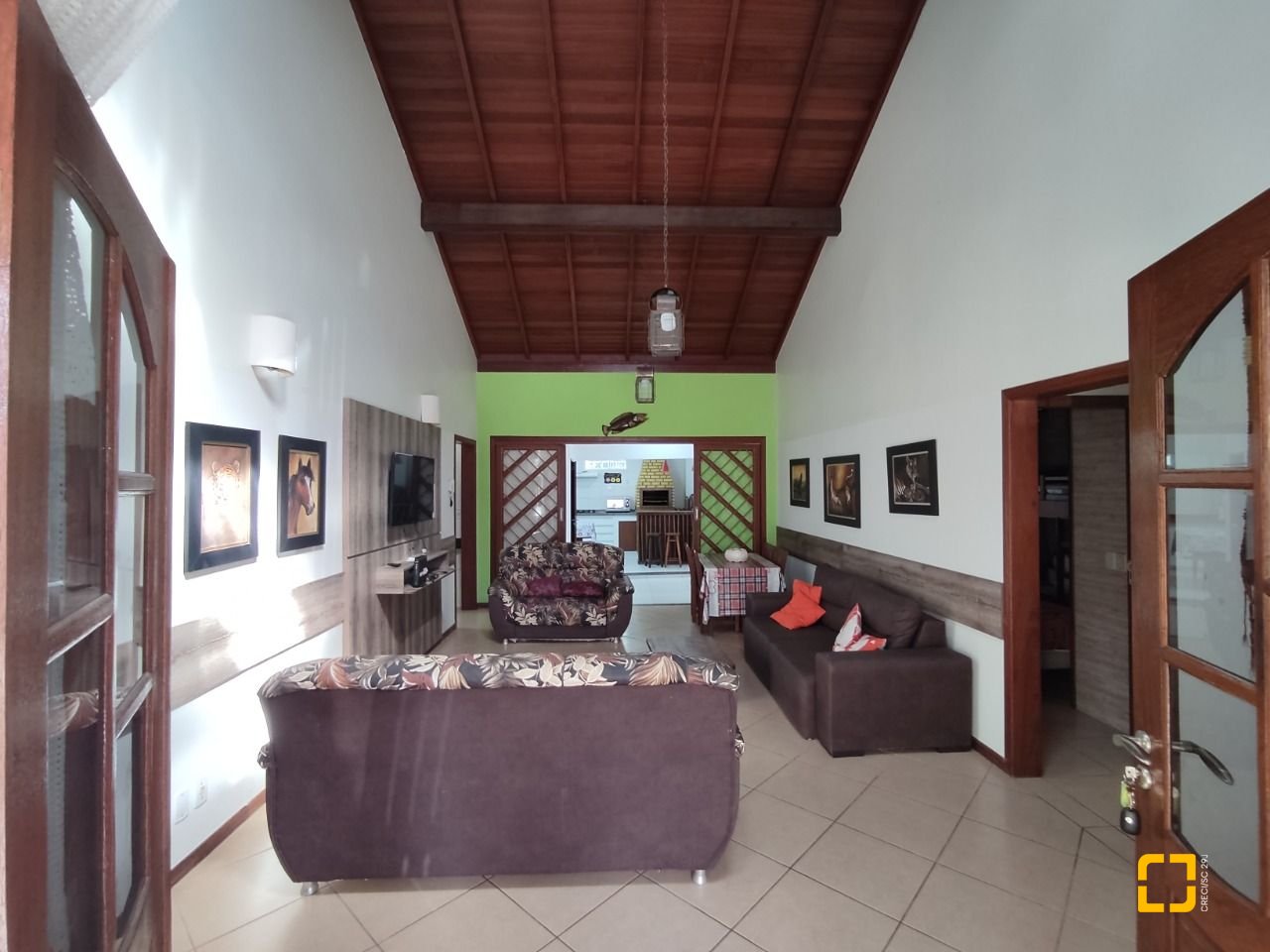 Casa com 279m², 12 quartos (sendo 5 suítes), 4 garagens, no bairro Canasvieiras em Florianópolis