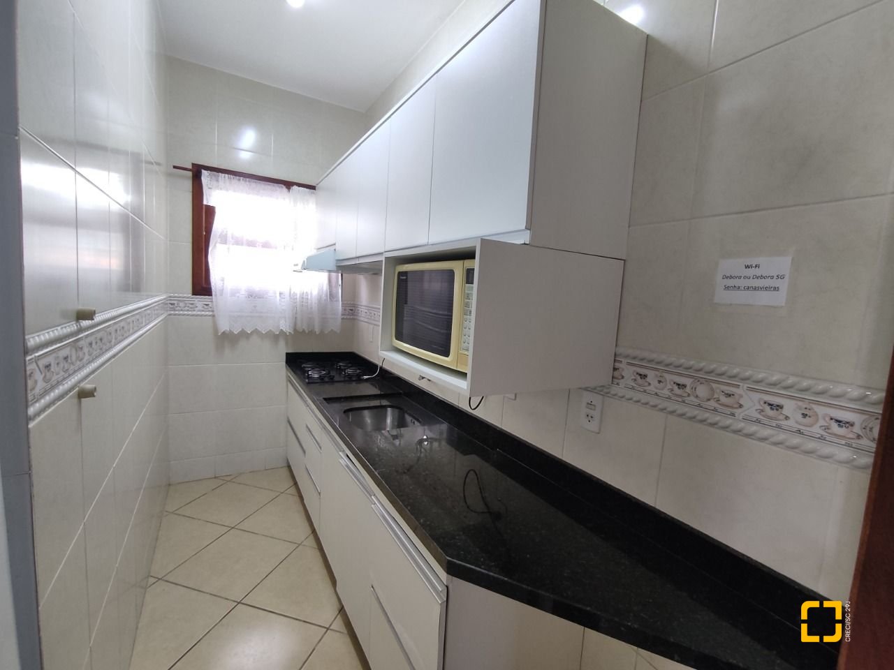 Casa com 279m², 12 quartos (sendo 5 suítes), 4 garagens, no bairro Canasvieiras em Florianópolis