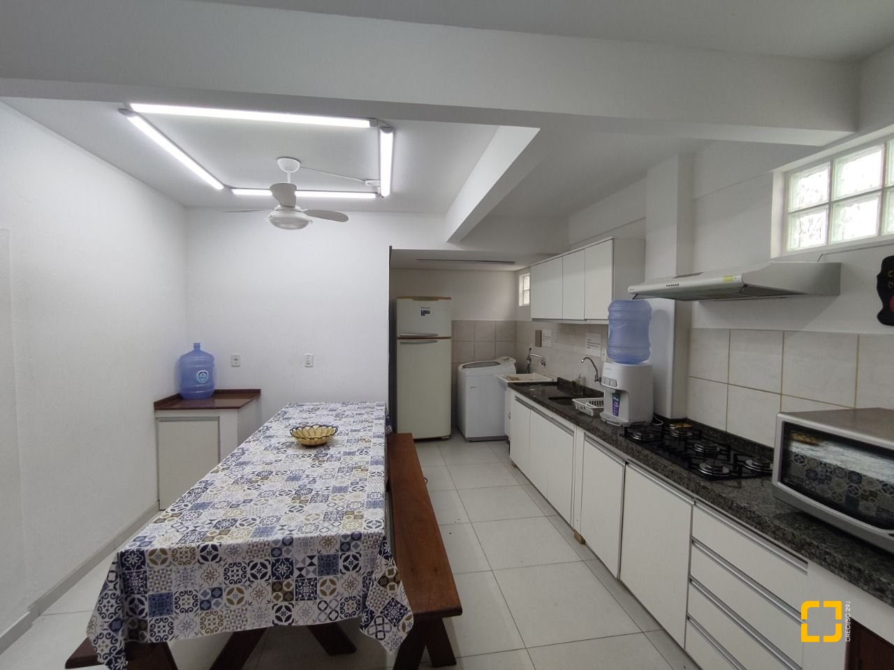 Casa com 279m², 12 quartos (sendo 5 suítes), 4 garagens, no bairro Canasvieiras em Florianópolis