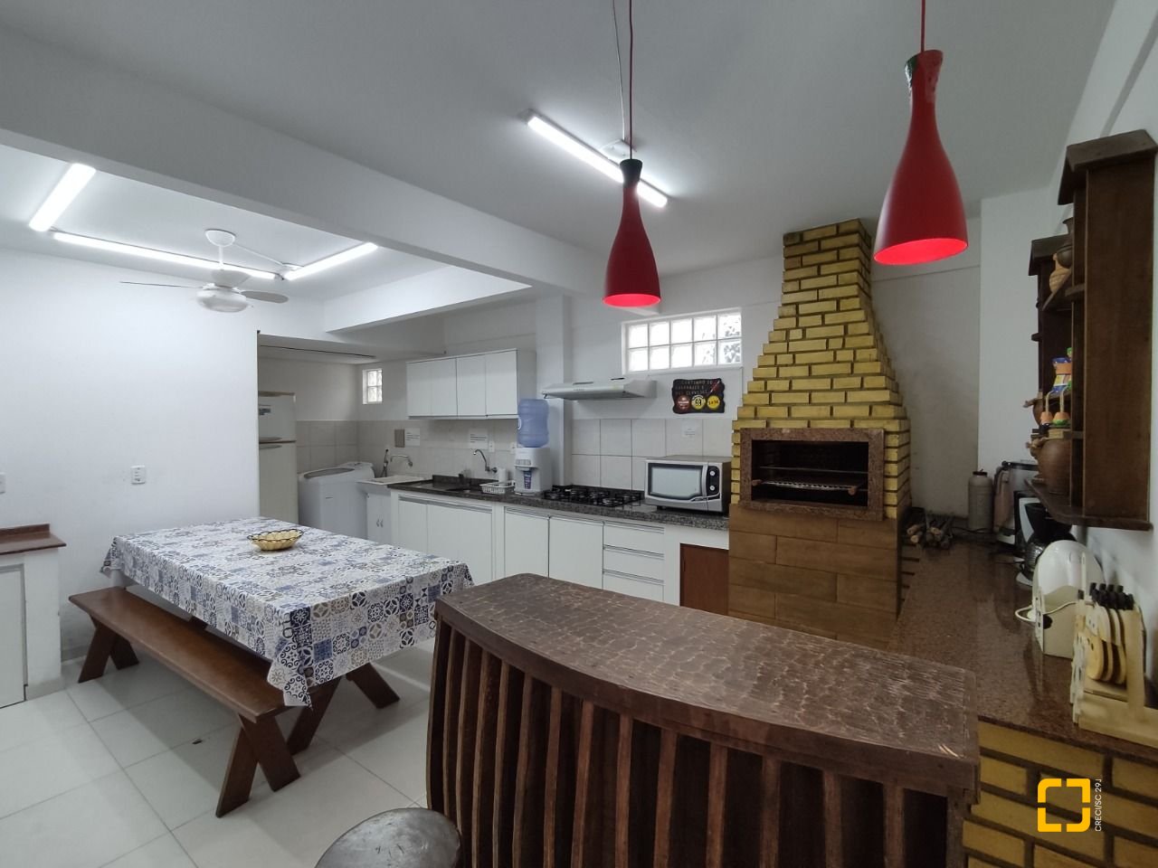 Casa com 279m², 12 quartos (sendo 5 suítes), 4 garagens, no bairro Canasvieiras em Florianópolis