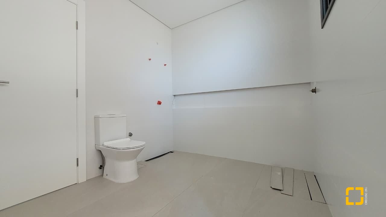 Apartamento com 232m², 6 quartos (sendo 3 suítes), 3 garagens, no bairro Jurerê Internacional em Florianópolis