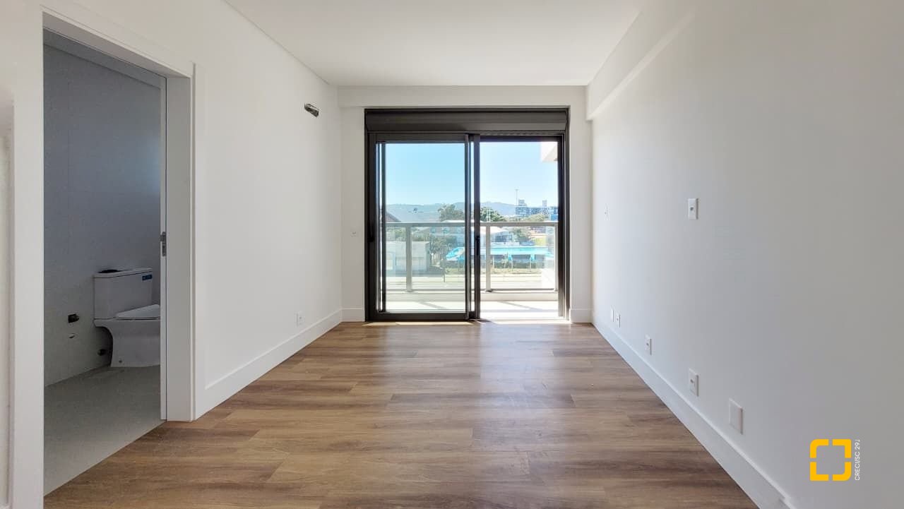 Apartamento com 232m², 6 quartos (sendo 3 suítes), 3 garagens, no bairro Jurerê Internacional em Florianópolis