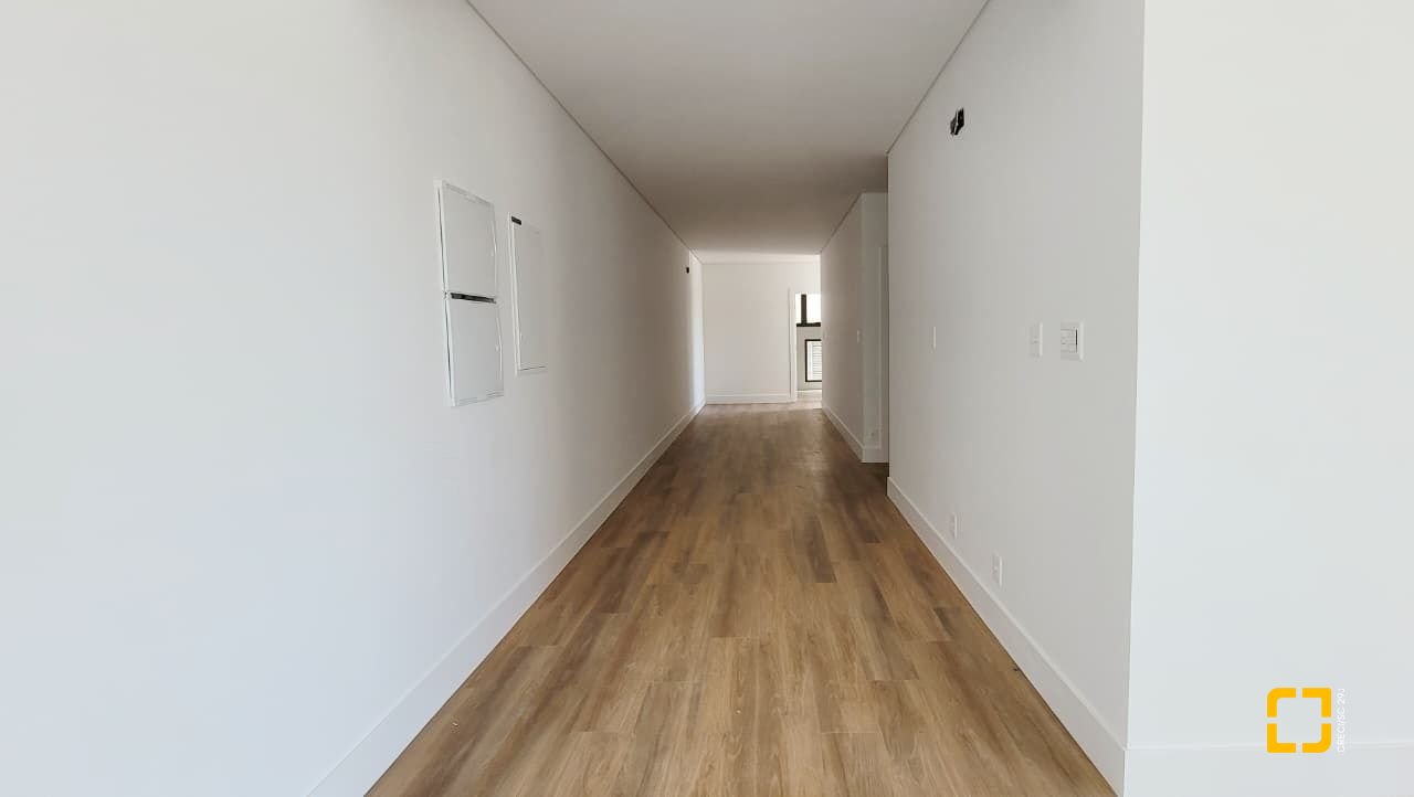 Apartamento com 232m², 6 quartos (sendo 3 suítes), 3 garagens, no bairro Jurerê Internacional em Florianópolis