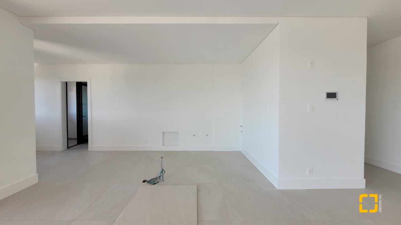 Apartamento com 232m², 6 quartos (sendo 3 suítes), 3 garagens, no bairro Jurerê Internacional em Florianópolis