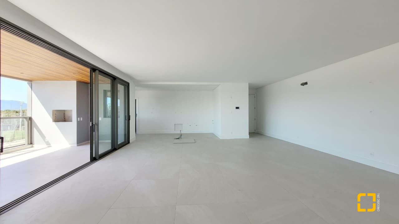 Apartamento com 232m², 6 quartos (sendo 3 suítes), 3 garagens, no bairro Jurerê Internacional em Florianópolis