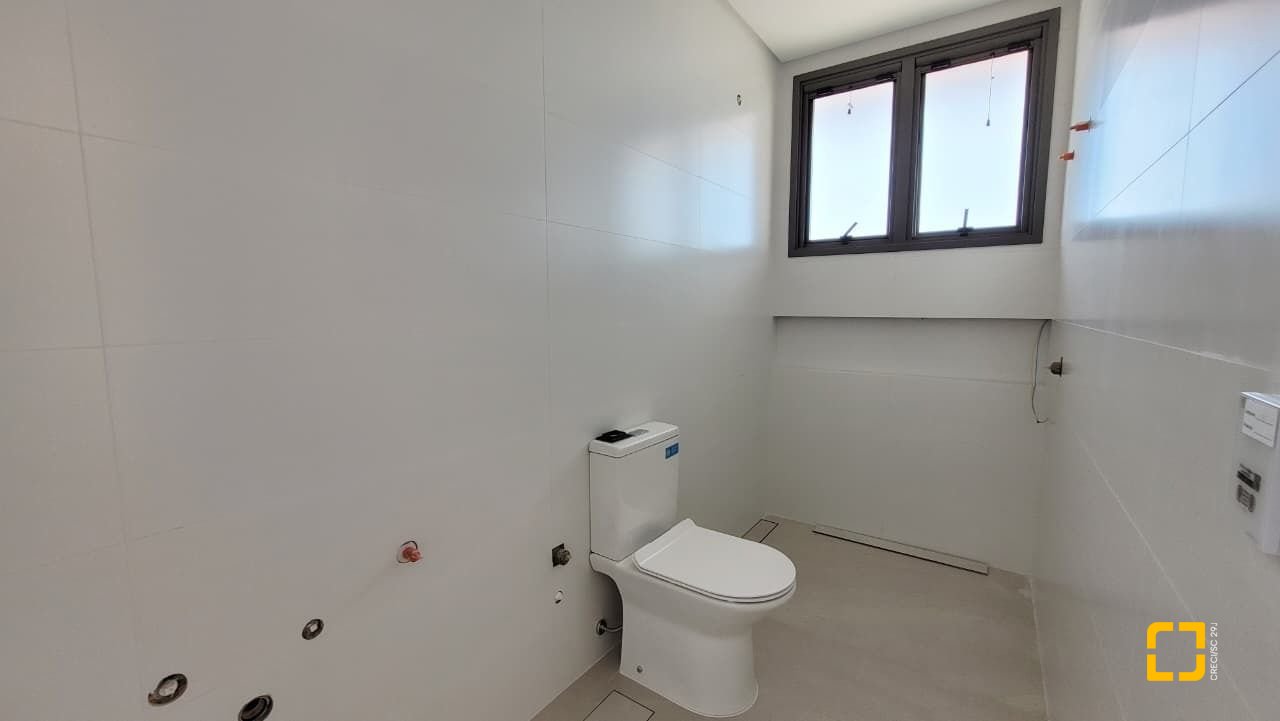 Apartamento com 232m², 6 quartos (sendo 3 suítes), 3 garagens, no bairro Jurerê Internacional em Florianópolis