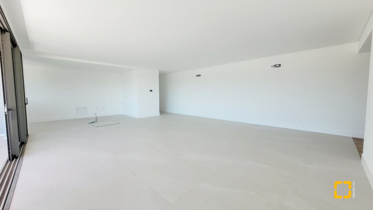 Apartamento com 232m², 6 quartos (sendo 3 suítes), 3 garagens, no bairro Jurerê Internacional em Florianópolis