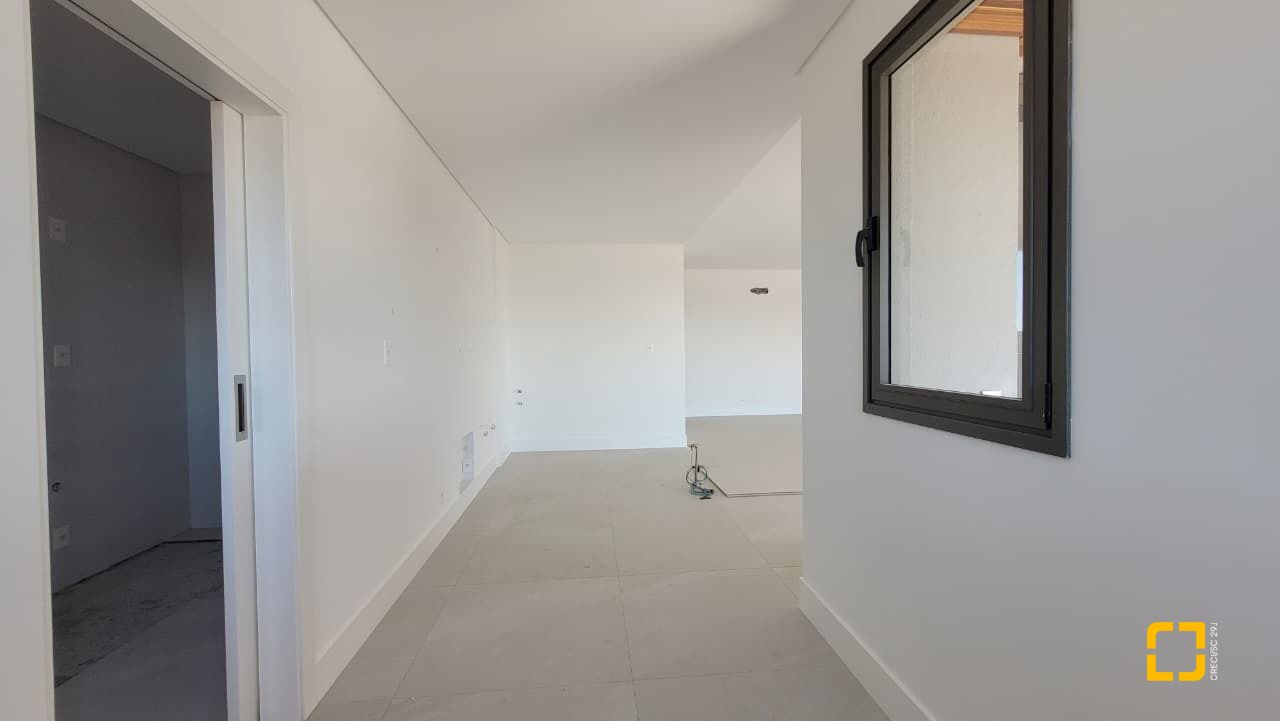 Apartamento com 232m², 6 quartos (sendo 3 suítes), 3 garagens, no bairro Jurerê Internacional em Florianópolis