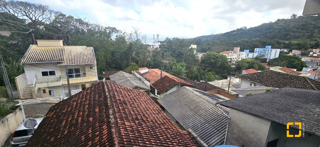 Casa com 113m², 4 quartos, 2 garagens, no bairro Pantanal em Florianópolis