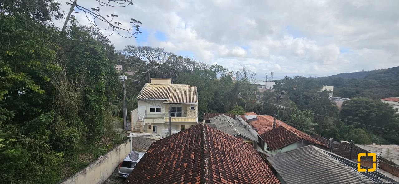 Casa com 113m², 4 quartos, 2 garagens, no bairro Pantanal em Florianópolis