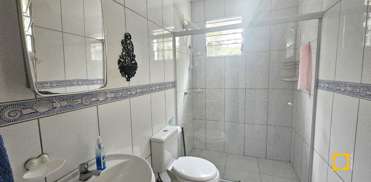Casa com 113m², 4 quartos, 2 garagens, no bairro Pantanal em Florianópolis