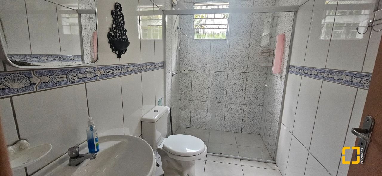 Casa com 113m², 4 quartos, 2 garagens, no bairro Pantanal em Florianópolis