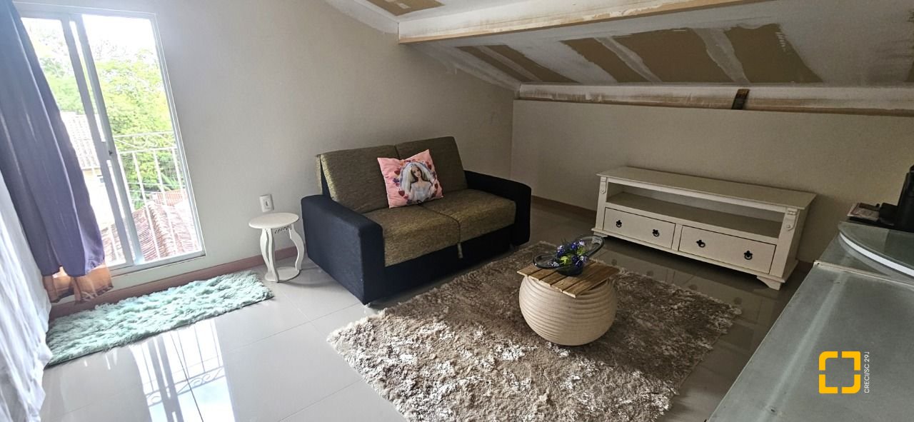 Casa com 113m², 4 quartos, 2 garagens, no bairro Pantanal em Florianópolis