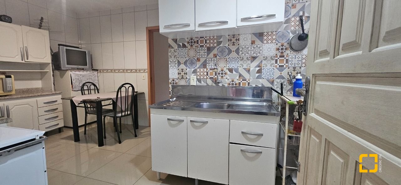 Casa com 113m², 4 quartos, 2 garagens, no bairro Pantanal em Florianópolis