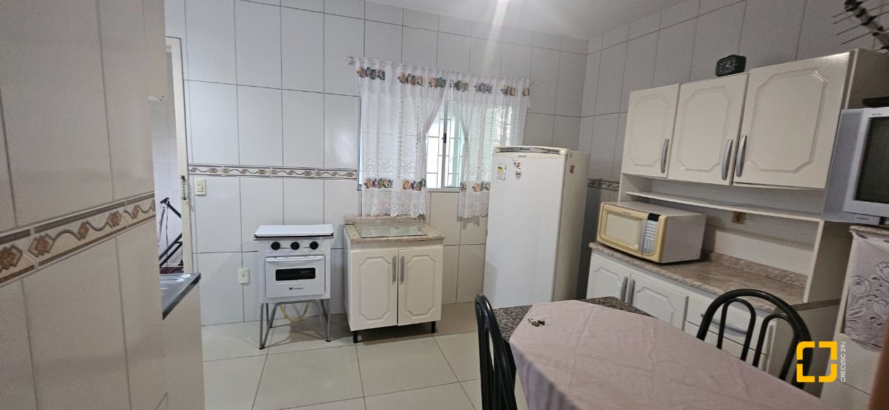 Casa com 113m², 4 quartos, 2 garagens, no bairro Pantanal em Florianópolis