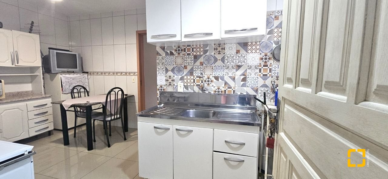 Casa com 113m², 4 quartos, 2 garagens, no bairro Pantanal em Florianópolis