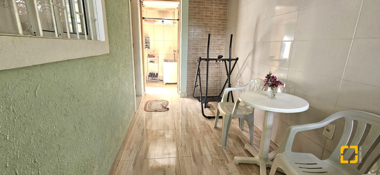 Casa com 113m², 4 quartos, 2 garagens, no bairro Pantanal em Florianópolis
