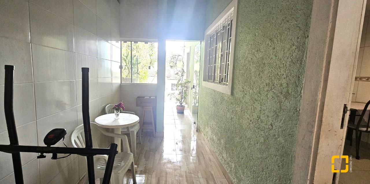 Casa com 113m², 4 quartos, 2 garagens, no bairro Pantanal em Florianópolis